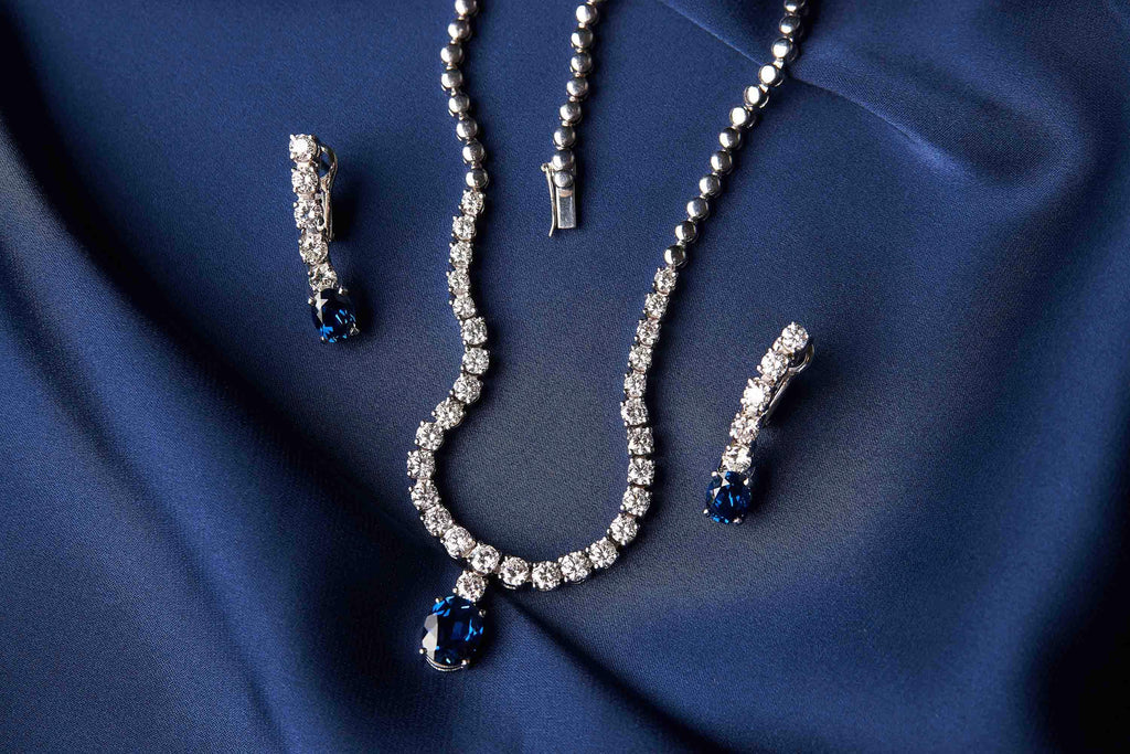 For Diamond Necklace Trends – oh so gorgeous!