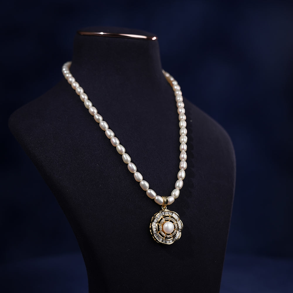 Vintage Halo Pearl Pendant Jewelry for Women