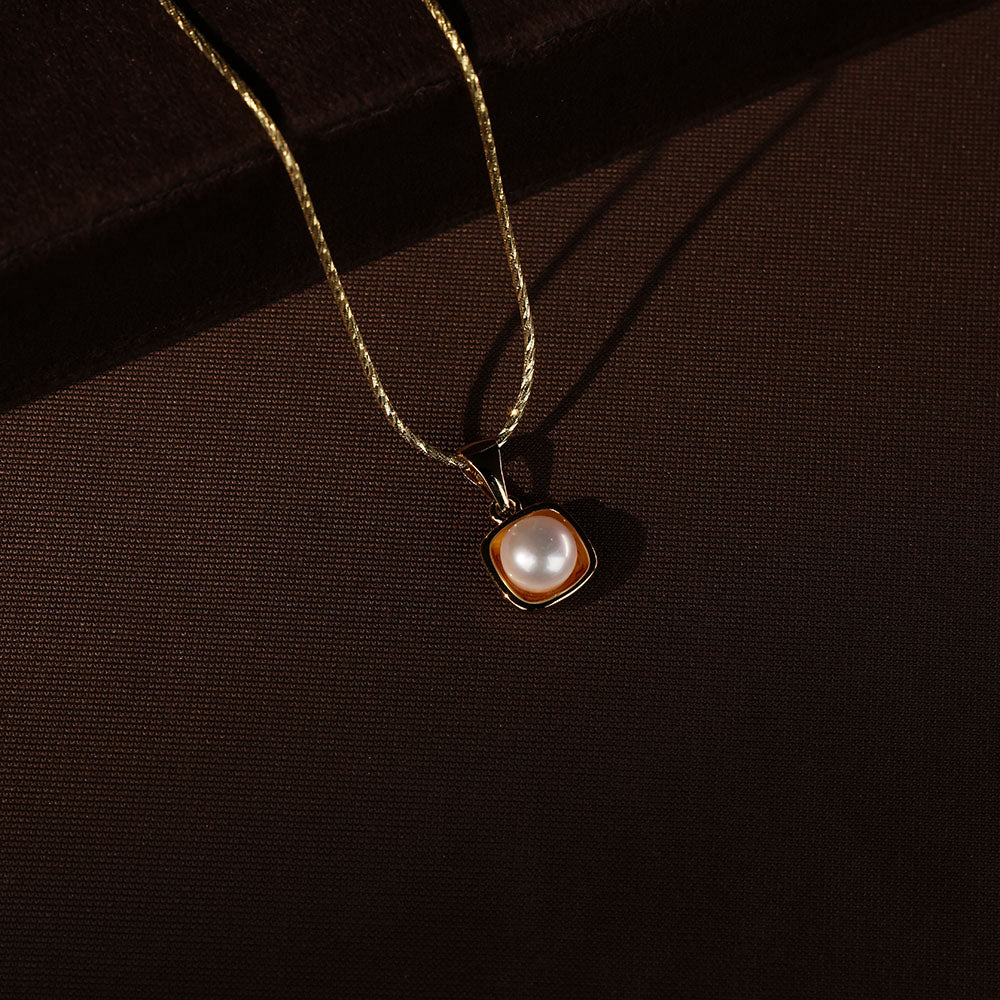 Classic Freshwater Pearl Pendant & Stud Earrings Set